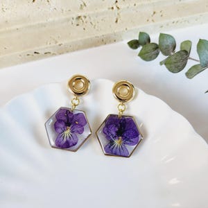 February birth flower earring, Violet flower, Handmade Birth Month Real Flower Jewelry set, Personalized Pressed Resin drop earring